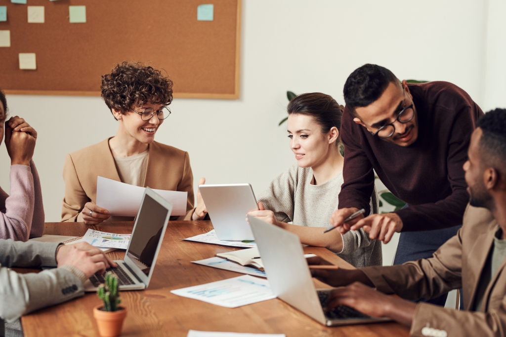 Simple Ways To Hire and Retain Great Employees